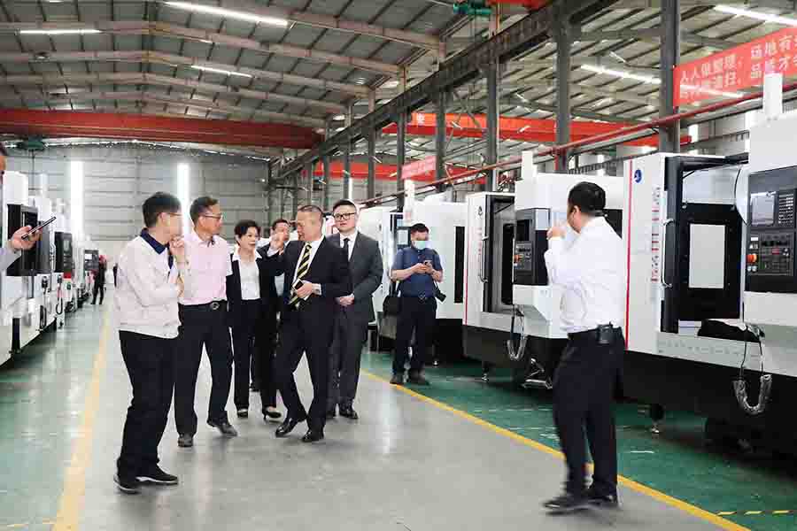 香港鑄造業(yè)總會總理事會成員蒞臨巨高機床指導(dǎo)工作(圖7)