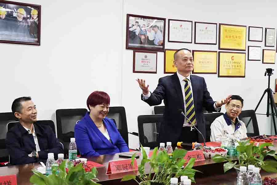 香港鑄造業(yè)總會總理事會成員蒞臨巨高機床指導(dǎo)工作(圖2)