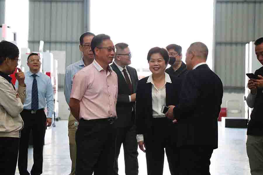 香港鑄造業(yè)總會總理事會成員蒞臨巨高機床指導(dǎo)工作(圖4)